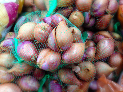 Shallots in retail net